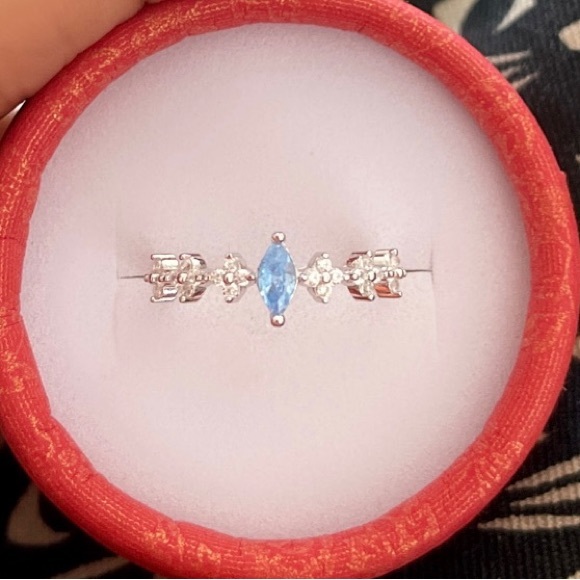 925 Sterling Silver Diamond Topaz  Ring - Picture 7 of 8